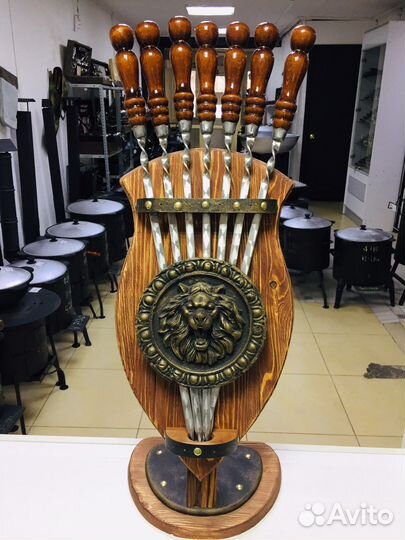 Шампурница с шампурами