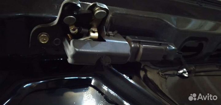 Крышка багажника на Тойоту crown