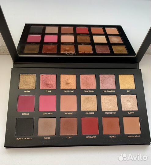 Палетка теней huda beauty