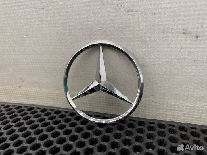 Эмблема задняя Mercedes-Benz C-Class W203 271.940