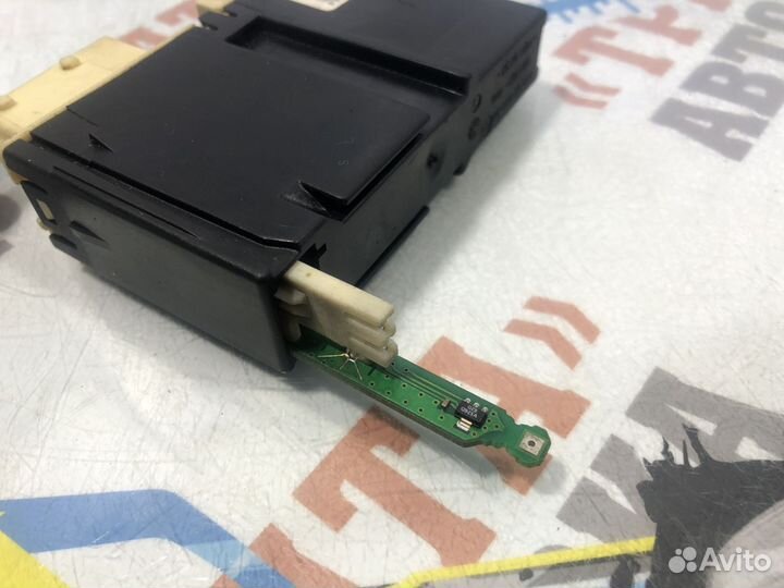 Пежо 307 Блок управления передней двери Лев