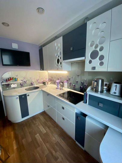 4-к. квартира, 100 м², 2/9 эт.