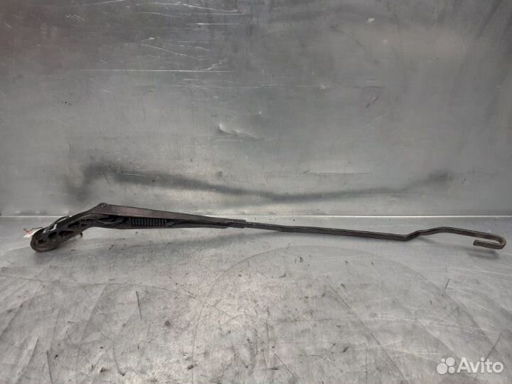 Поводок стеклоочистителя передний правый