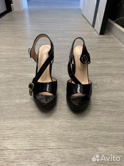 Босоножки 35