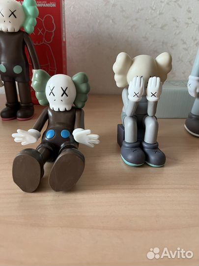 Игрушки Kaws