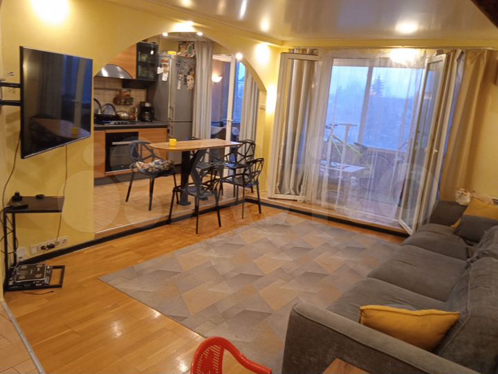 4-к. квартира, 84 м², 4/9 эт.