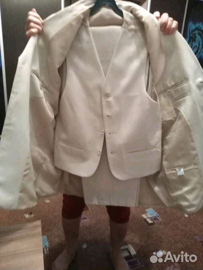 Костюм тройка