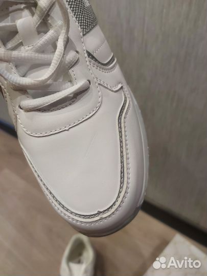 Кроссовки женские (40 размер)