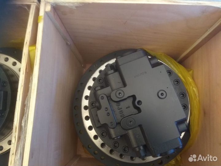 Редуктор хода с мотором и со звездой Hyundai R160