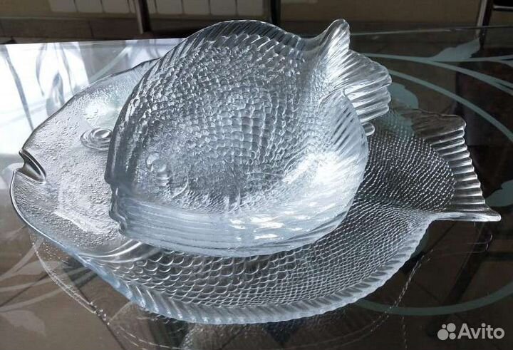 Красивый набор блюдо + 6 тарелок