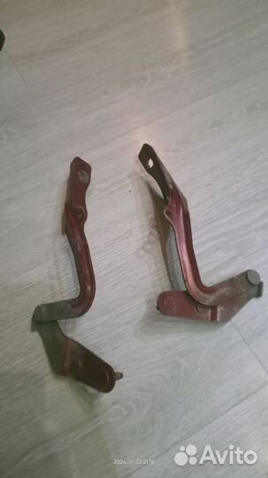 Петли переднего капота ford 2