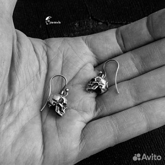Серьги с черепами