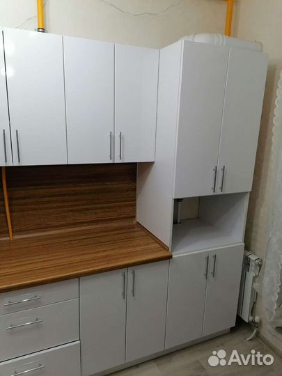 Кухня со встроенным бойлером на заказ