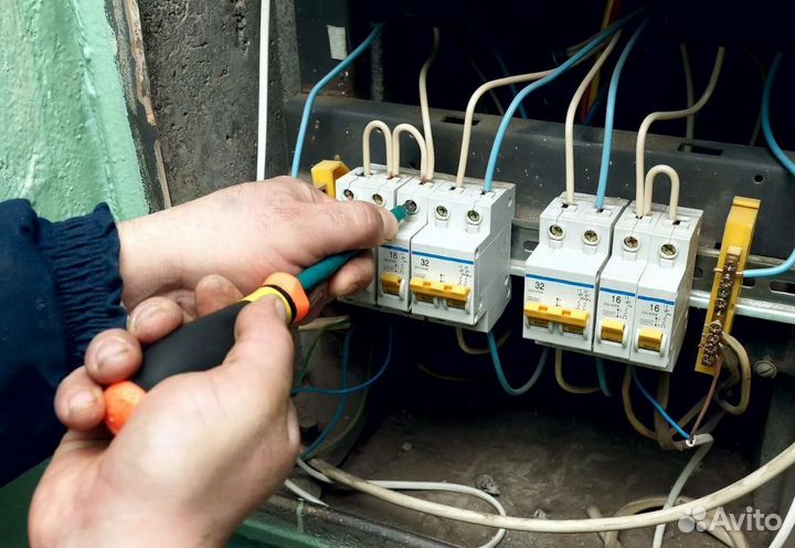 Услуги электрика. Вызов частного мастера