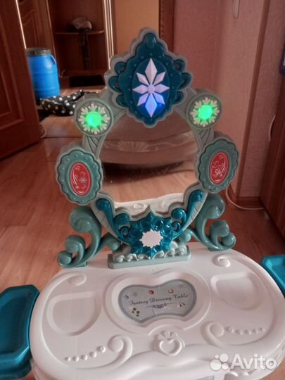 Детский туалетный столик