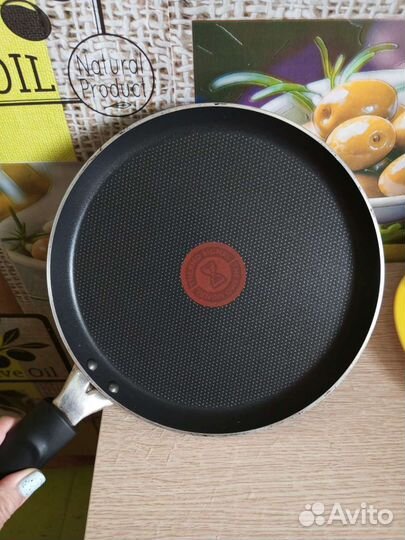 Продам блинную сковородку Tefal