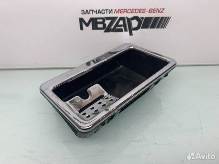 Пепельница передняя Mercedes W204