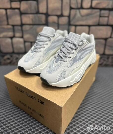 Adidas Yeezy Boost 700 женские