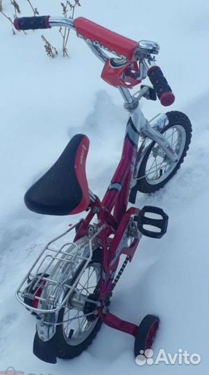 Детский велосипед с поддерживающими колëсами