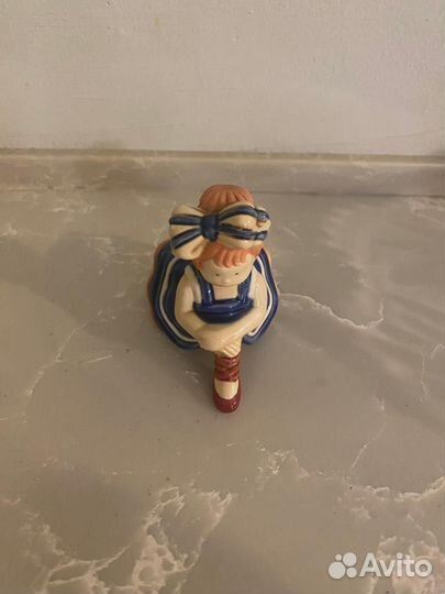 Статуэтка фарфор