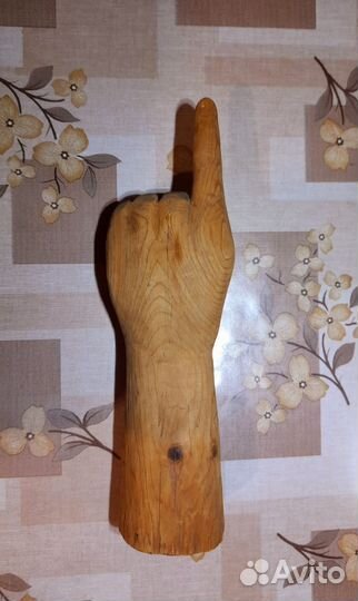 Рука из дерева