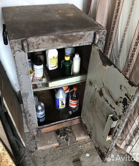 Сейф металлический