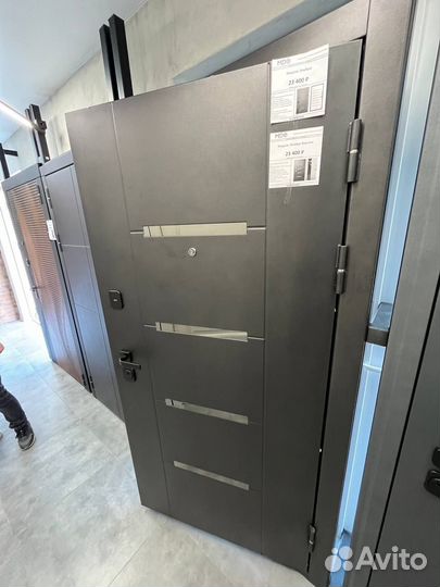 Входная дверь в квартиру / Эльбрус