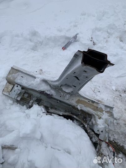 Порог R со стойкой Ford Explorer 5 u502 белый