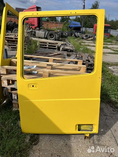 Дверь левая DAF XF105
