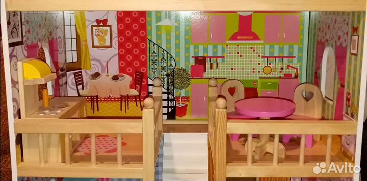 Домик кукольный с мебелью