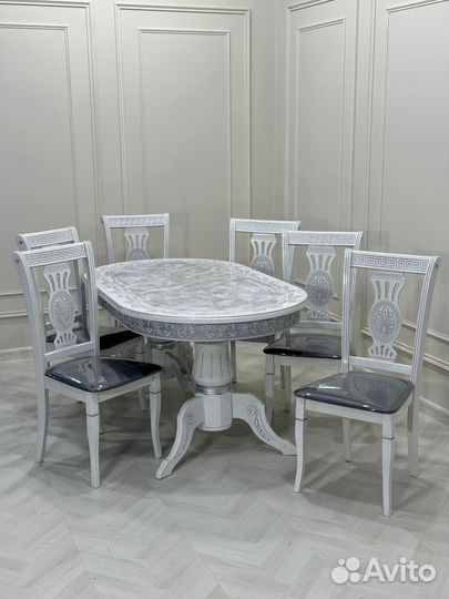Стол и стулья в гостиную. В наличии