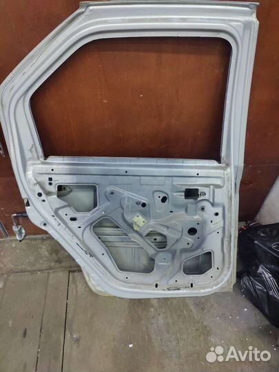 Задняя левая дверь Renault Logan 1