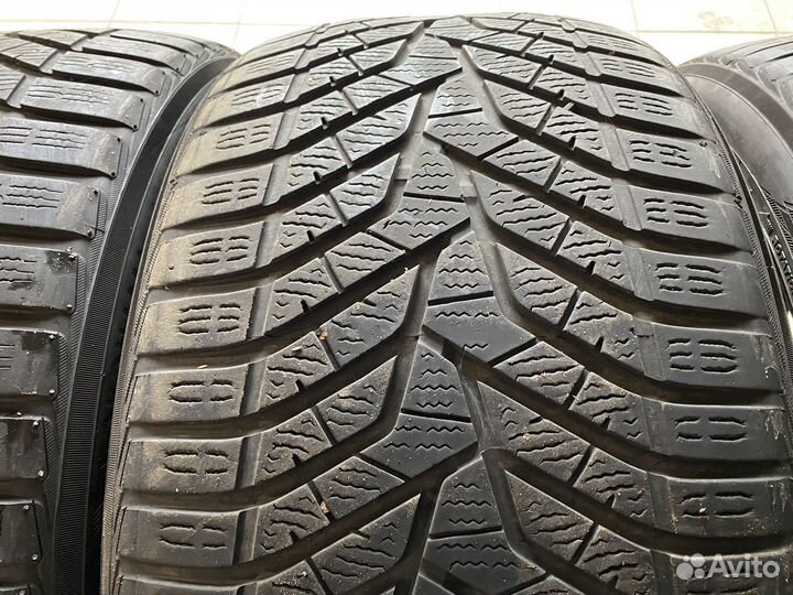 Yokohama BluEarth Winter V905 285/35 R21 и 325/30 R21 108V