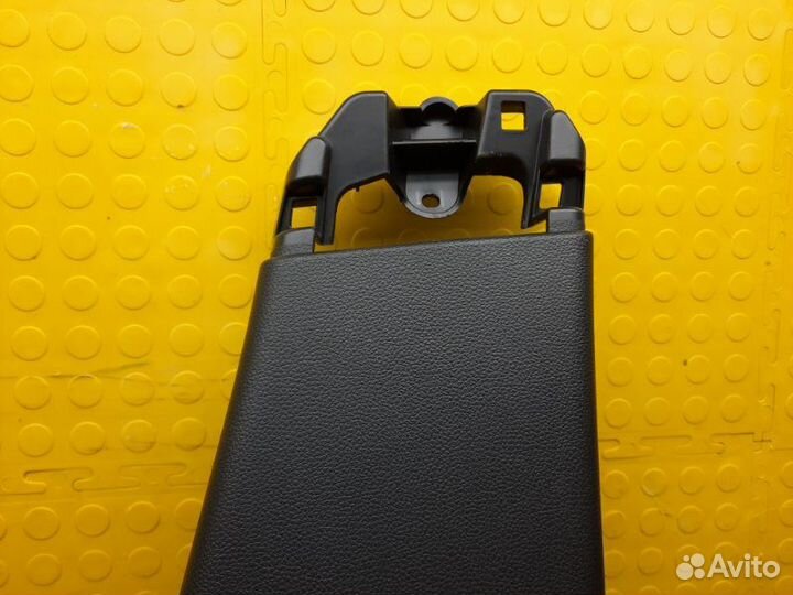 Обшивка стойки нижняя правая Renault Duster K9K