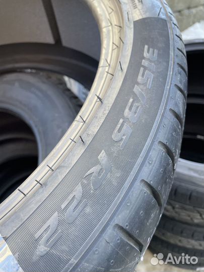 Pirelli P Zero Luxury Saloon 275/40 R22 и 315/35 R22 111Y