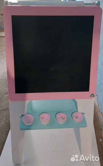 Детская доска для рисования (мольберт)