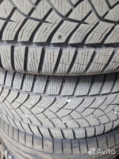 Goodyear UltraGrip Performance 235/45 R19 99V