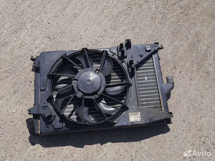 Радиатор охлаждения основной Renault Sandero