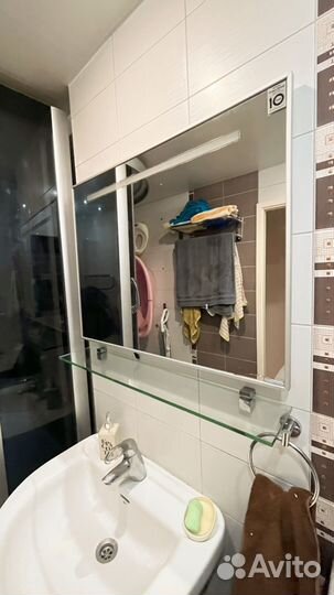 Зеркало для ванной с полочкой