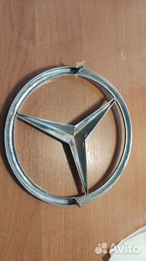 Эмблема Mercedes