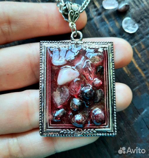 Кулон с натуральными камнями