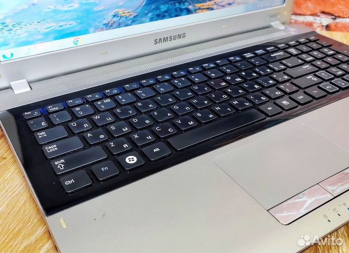 Samsung windows 7 SSD 8gb домашний Ноутбук Обмен