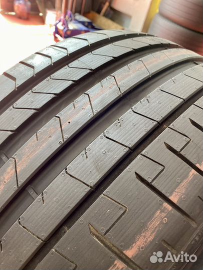 Pirelli P Zero PZ4 275/35 R20