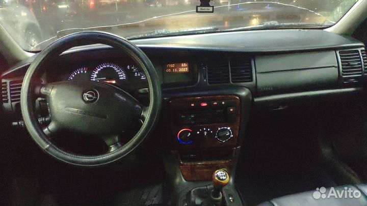 Opel Vectra 2.0 МТ, 1998, 290 000 км