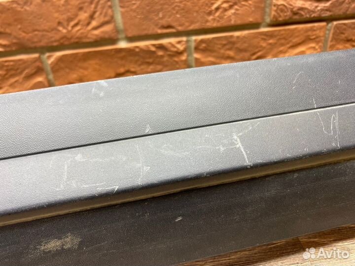 Накладка двери передней левой Kia Carnival 2020+