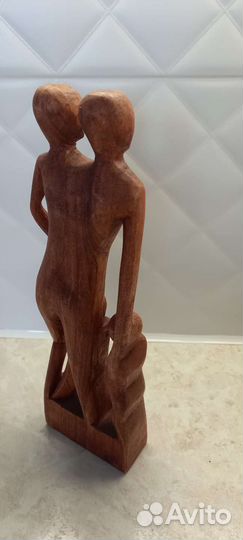 Статуэтка из дерева резная