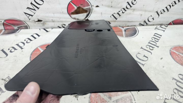 Накладка багажника Mercedes-Benz W140