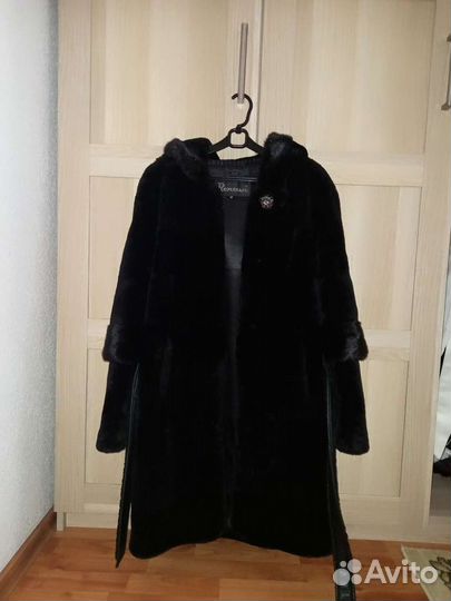 Шуба мутоновая с капюшоном