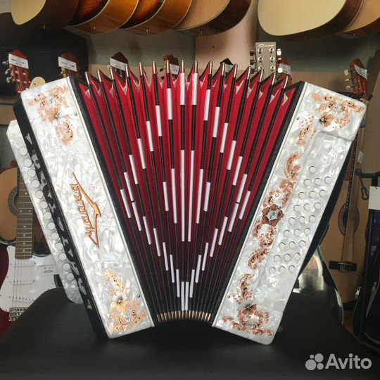 Гармонь Чайка-204 белая новая