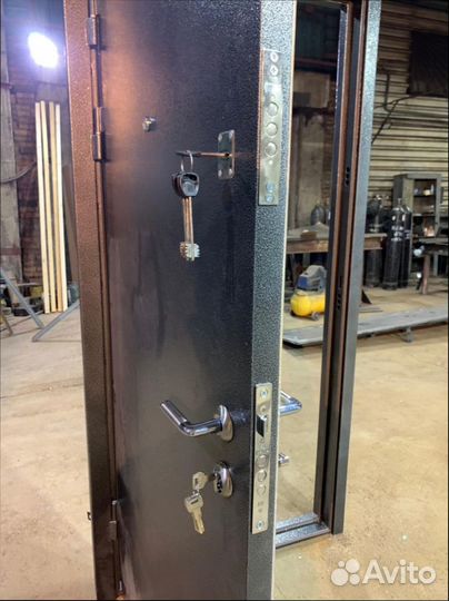 Дверь металлическая